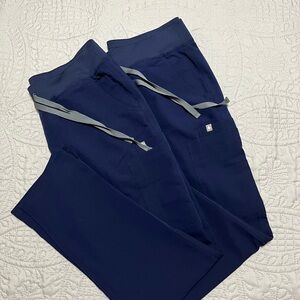 2 pairs of Yola Skinny Figs scrub pants